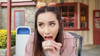 Aria Lee - Flashing At The Theme Park